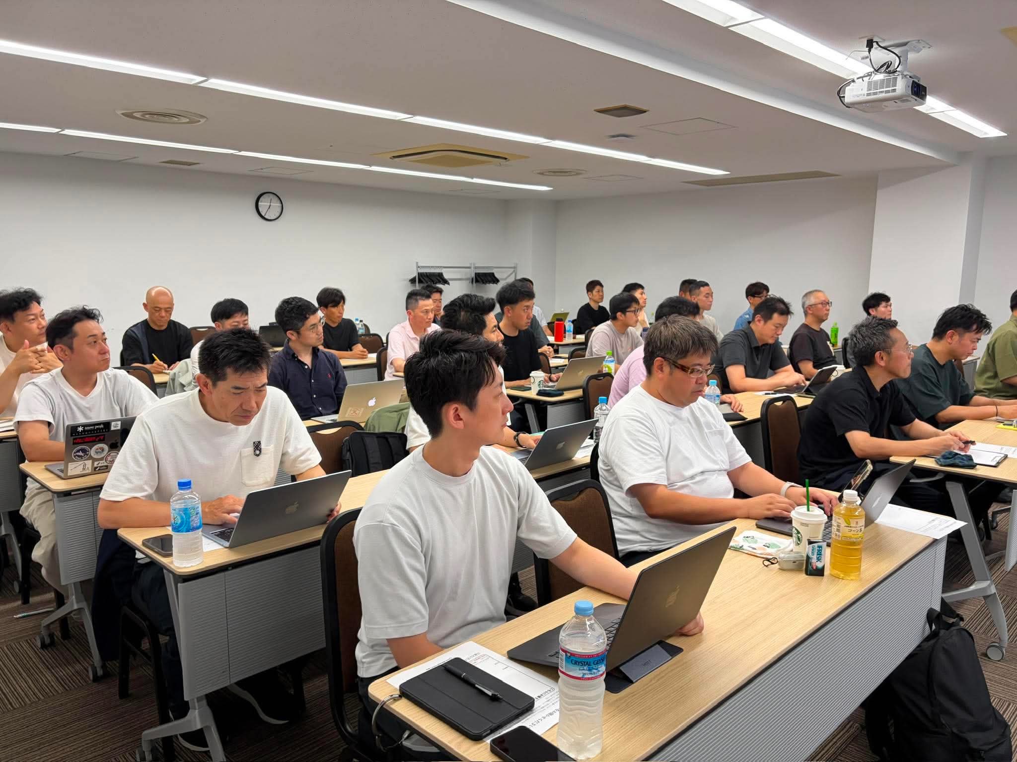講義を聞く参加者の様子（治療院経営ラボ月例ワーク 2026年7月）