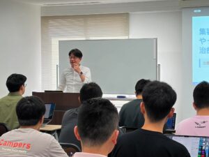 治療院経営ラボ月例ワーク（2026年7月）で講義する様子