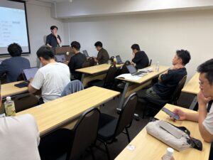 治療院経営ラボ事業サポート会議（2026年8月）。紹介用の案内に書く順番をマインドマップで組み立てている場面